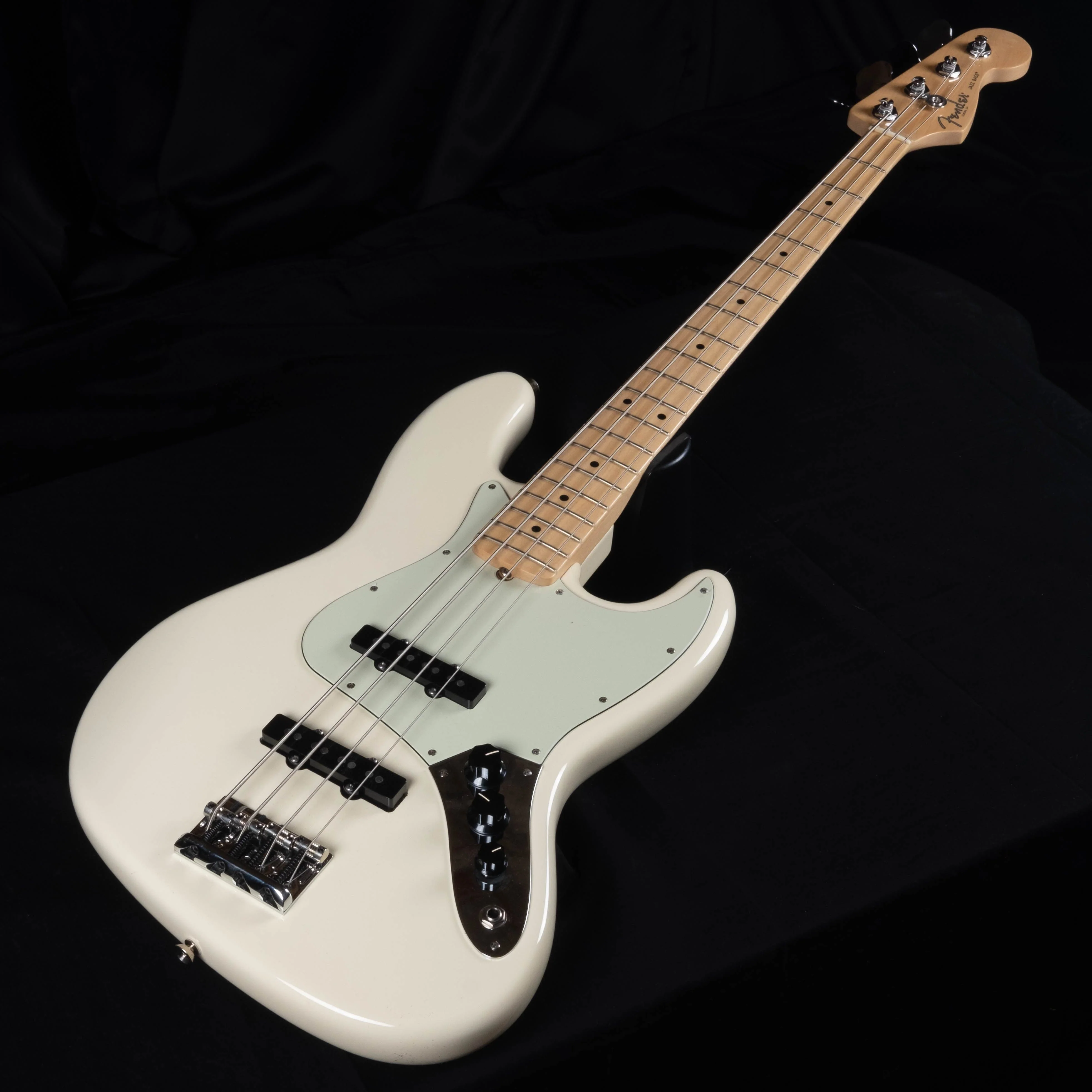Used Fender American Professional Jazz Bass Olympic White With OHSC - Image 3
