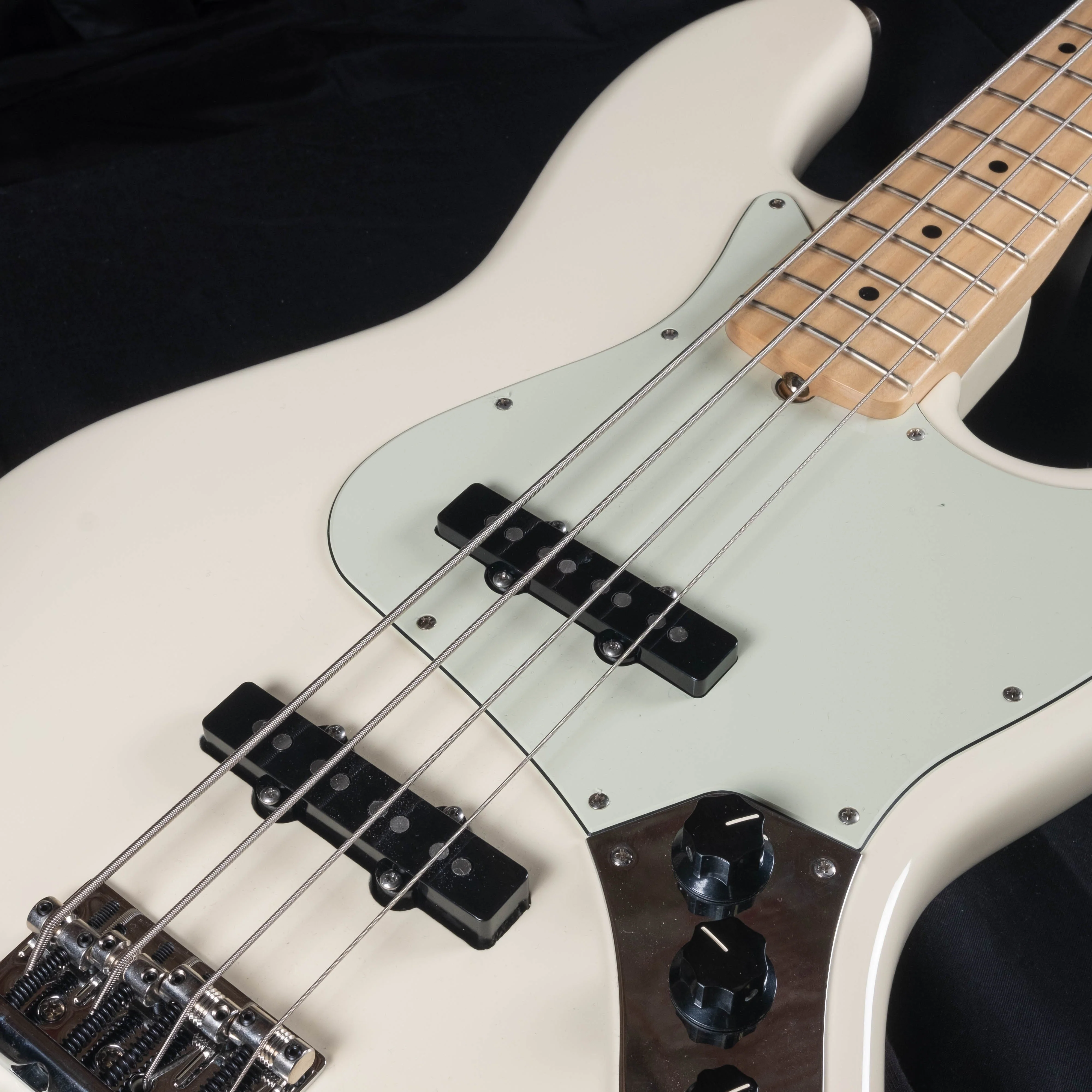 Used Fender American Professional Jazz Bass Olympic White With OHSC - Image 5