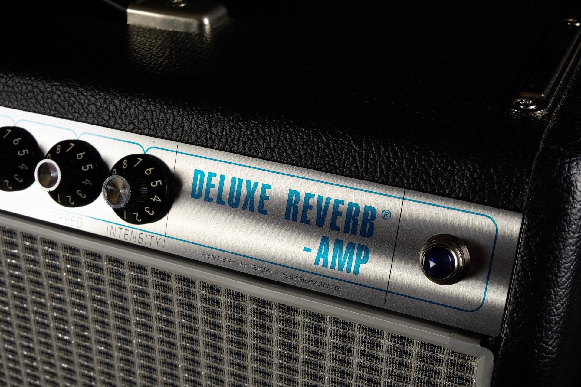 Used Fender Limited Edition ’68 Custom Deluxe Reverb Pine Neo Tube Guitar Amp Combo - Image 4