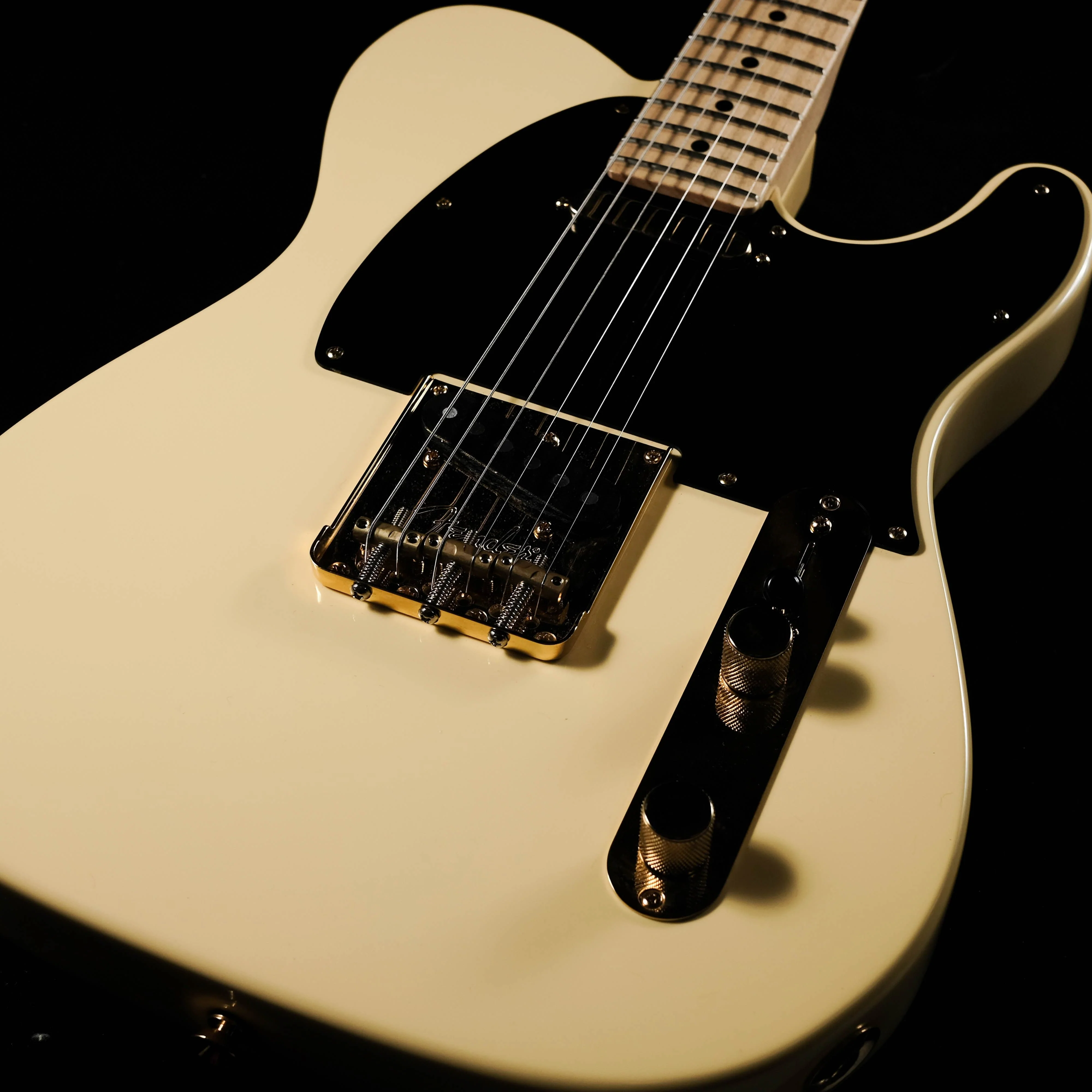 Used Fender Limited Edition American Pro Telecaster Vintage White Gold Hardware G&G Case - Image 4