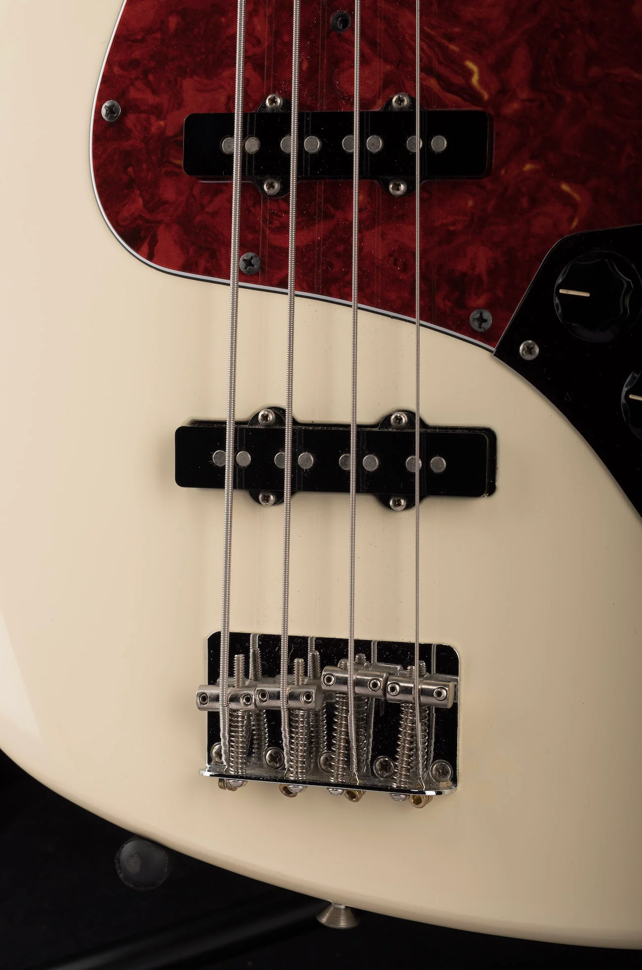 Used 2004 Fender Standard Jazz Bass Arctic White with Gig Bag - Image 4
