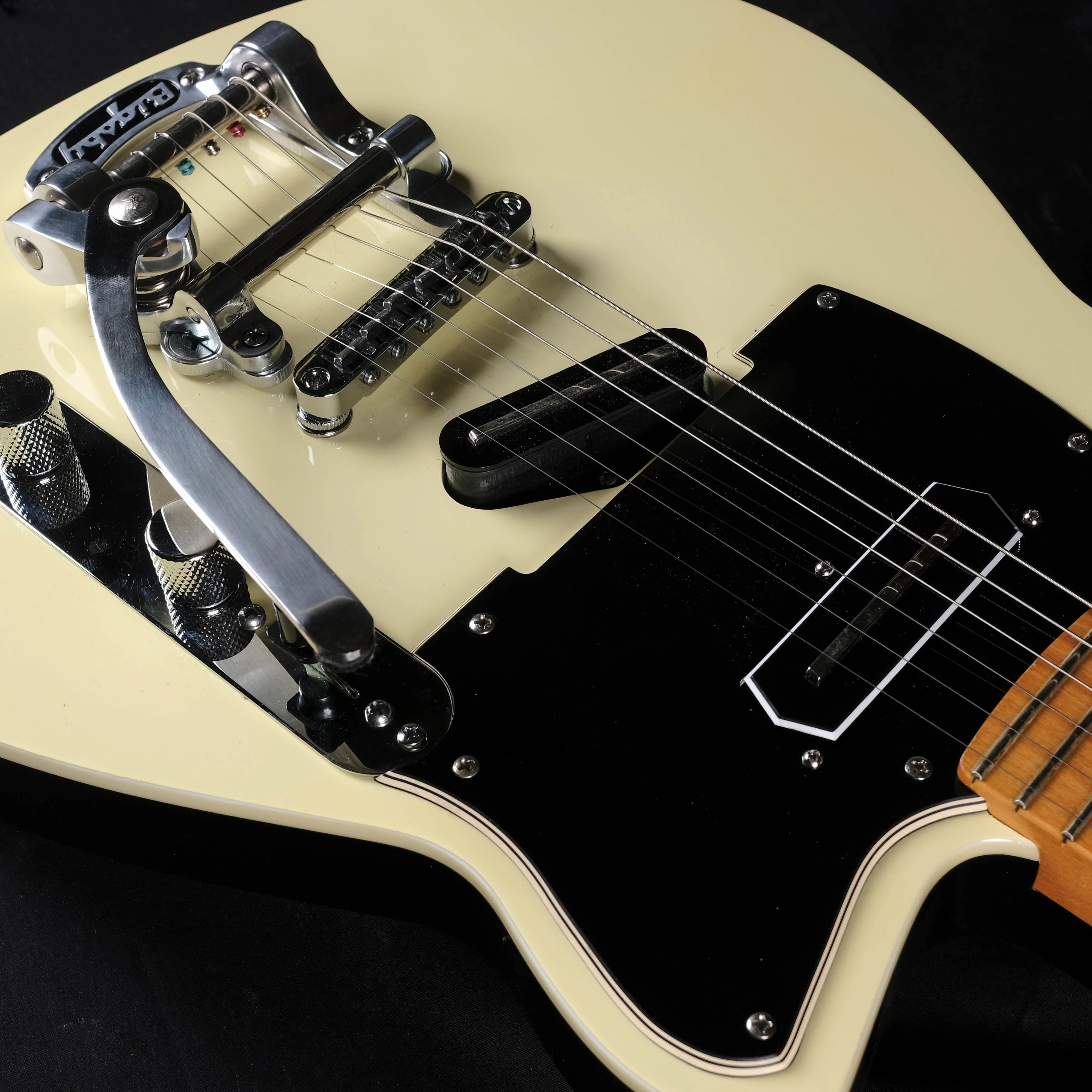 Pre Owned Reverend Buckshot White with Bigsby Electric Guitar With HSC - Image 7