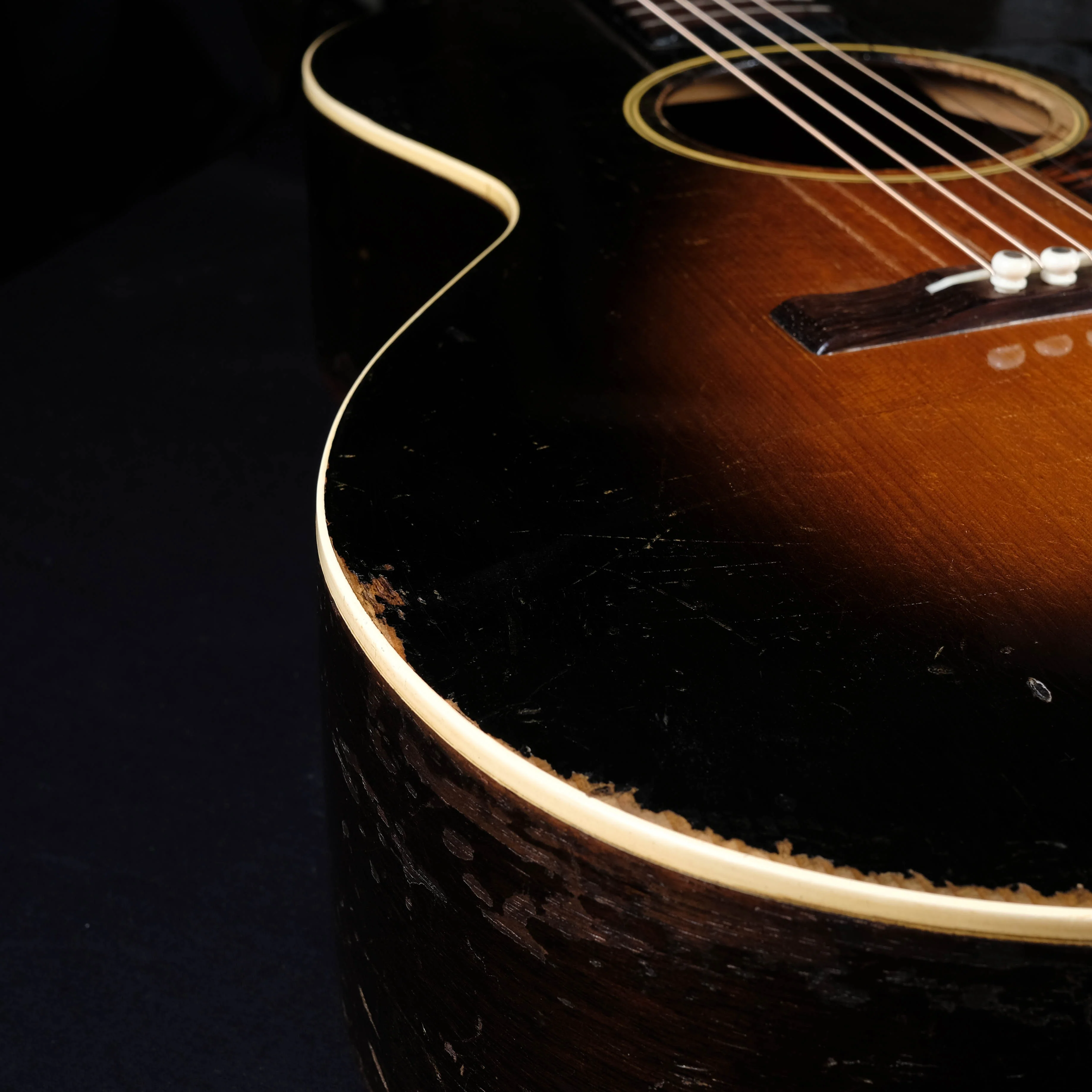 Pre Owned 1935 Gibson L-00 Sunburst Acoustic Guitar With LR Baggs M1 Pickup W/ HSC - Image 3