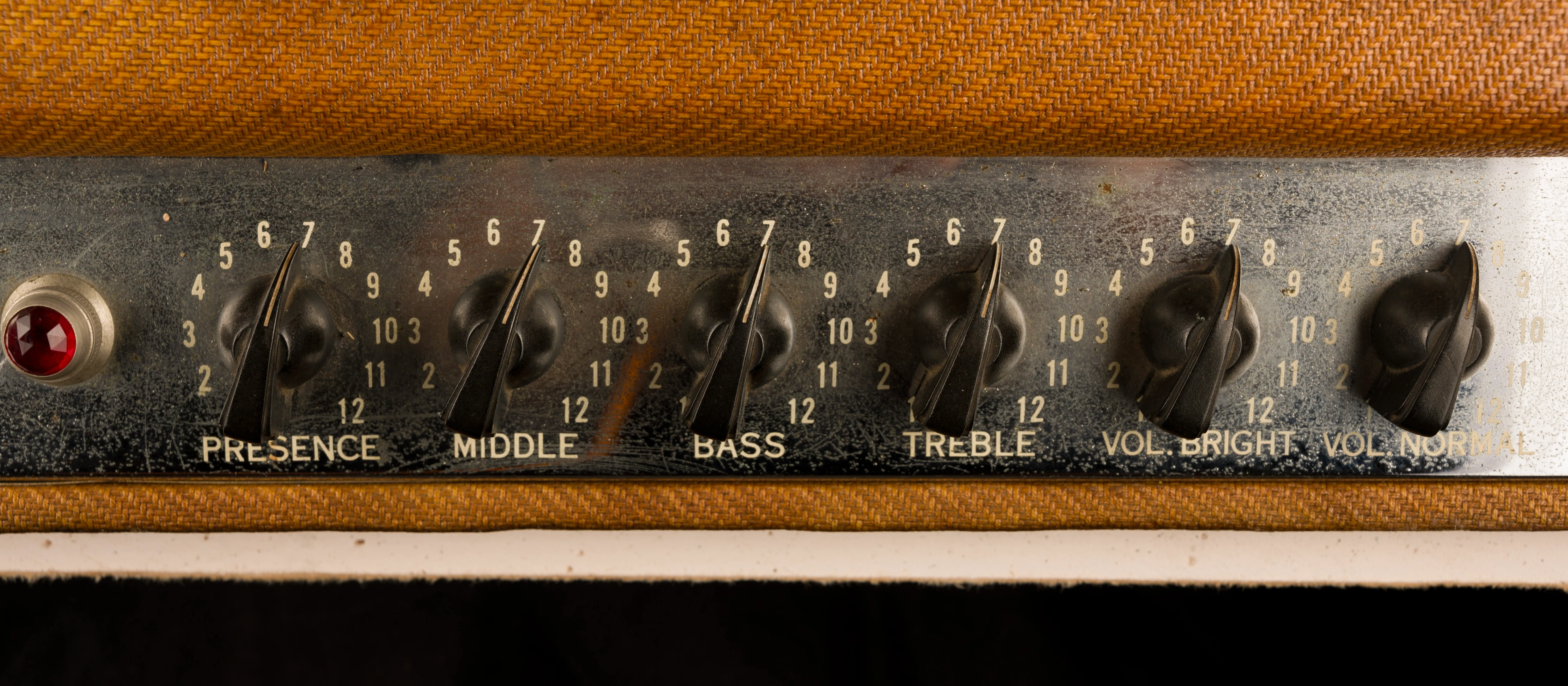 Vintage 1960 Fender Bassman Tweed Guitar Amp Combo with Cover - Image 6