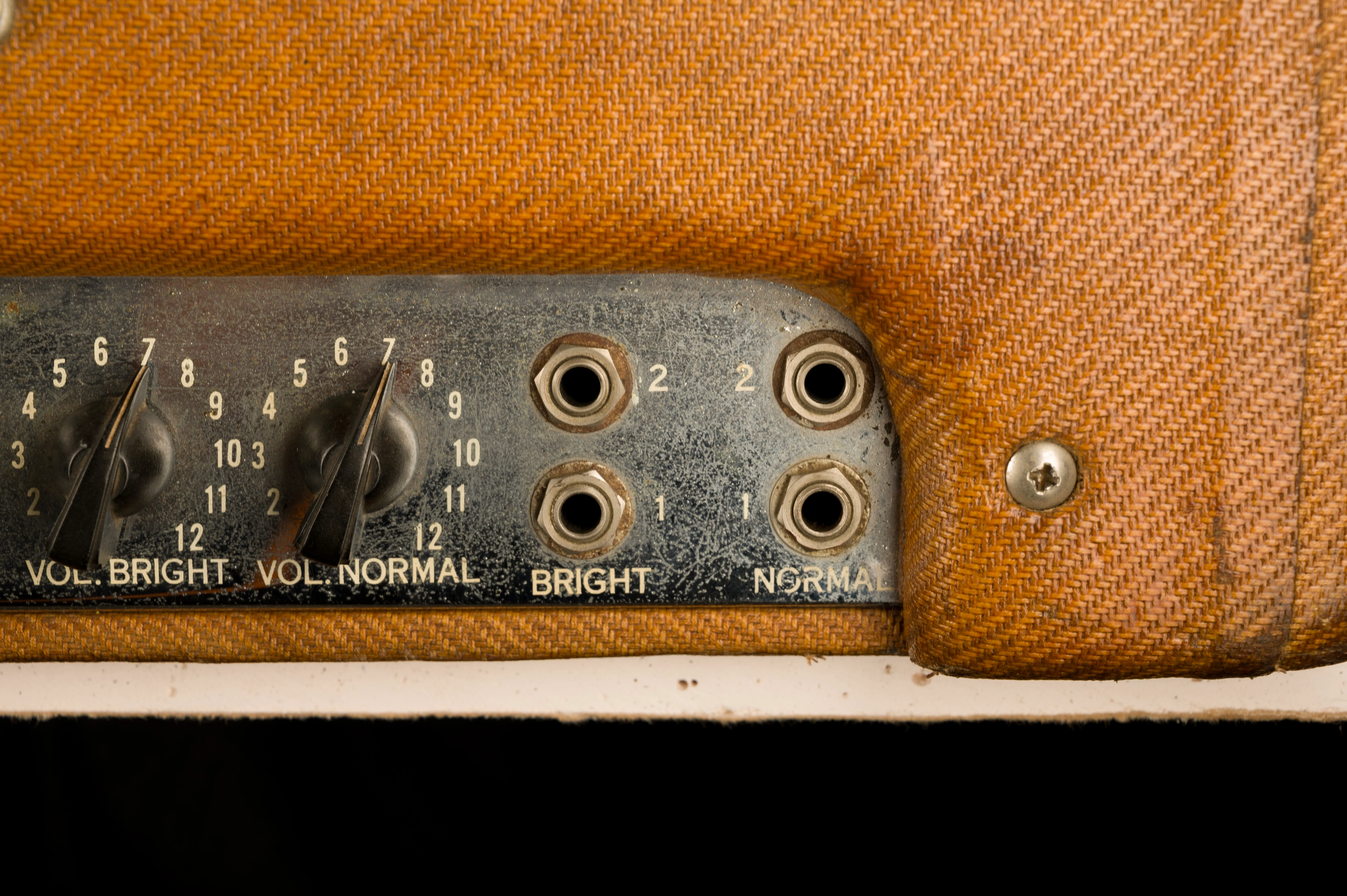 Vintage 1960 Fender Bassman Tweed Guitar Amp Combo with Cover - Image 7