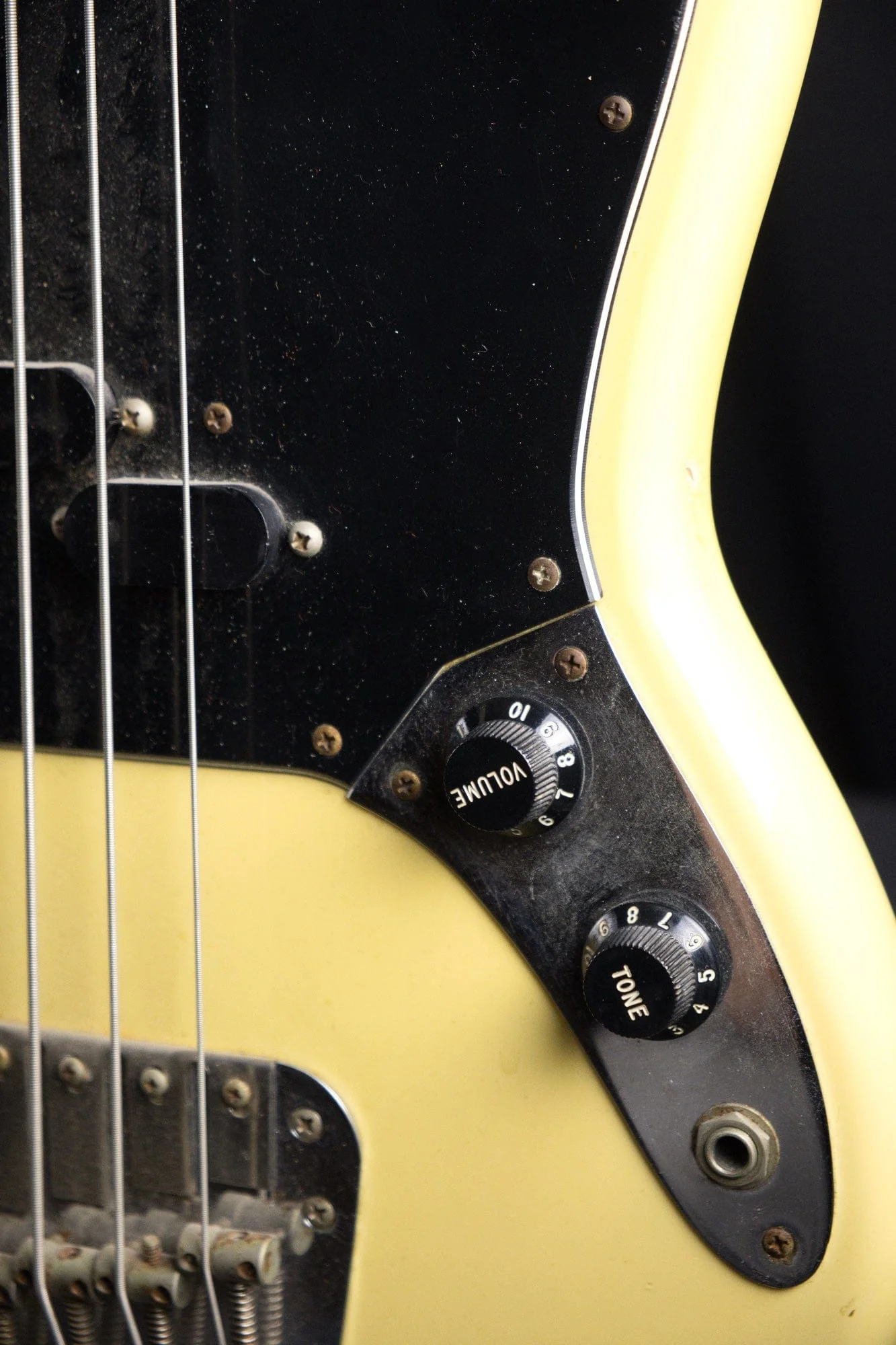 Vintage 1977 Fender Mustang Short Scale Bass White w/ OHSC - Image 5
